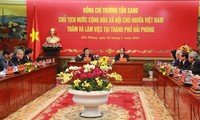 Le président Truong Tân Sang à Hai Phong pour parler du développement des zones industrielles