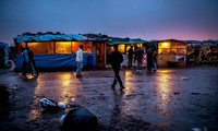 Calais: nuit calme avant la poursuite du démantèlement 