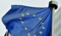 L’Union européenne prolonge des sanctions contre les officiels ukrainiens