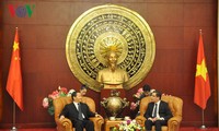Le leader de la région autonome Zhuang reçu par l’ambassadeur du Vietnam en Chine 
