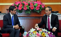 Nguyen Thien Nhan reçoit l’ambassadeur singapourien sortant