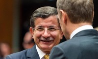 Migrants: l'UE approuve un accord avec la Turquie