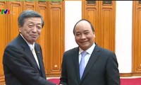 Nguyen Xuan Phuc reçoit Hayashi Motoo