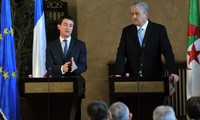 En Algérie, Valls place l’amitié franco-algérienne par-dessus tout