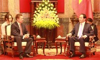 Le président du groupe russe Gazprom reçu par les dirigeants vietnamiens