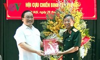 Hoang Trung Hai rencontre d’anciens combattants de Hanoi