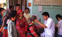 Vũ Mạnh Hà, un médecin dévoué aux patients pauvres de Hà Giang