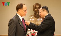 Andre Sauvageot décoré de la médaille d’amitié du Vietnam