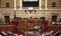 Grèce: le Parlement adopte les réformes controversées des retraites et de l’impôt
