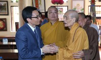 Le vice-Premier ministre Vu Duc Dam rend visite au bonze supérieur Thich Phô Tuê