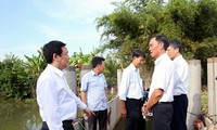 Vuong Dinh Hue supervise la lutte contre la sécheresse dans la province de Hau Giang