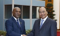 Le Premier ministre Nguyên Xuân Phuc reçoit un ministre mozambicain 