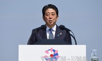 Japon: Shinzo Abe évoque au G7 le risque d'une "crise similaire à 2008" 