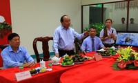 Le Premier ministre Nguyên Xuân Phuc en tournée à Vinh Long