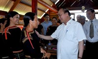 Nguyen Xuan Phuc rencontre des habitants de Dac Lac