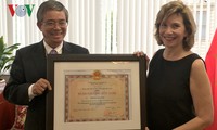Le Vietnam décore Virginia Foote de l’Ordre de l’amitié 