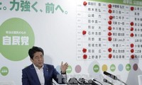 Japon: Shinzo Abe atteint la "super-majorité" au Sénat après les élections