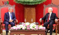 Le PM roumain reçu par les plus hauts dirigeants vietnamiens 
