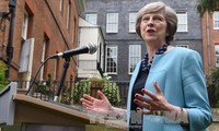 Tusk plaide pour un "divorce de velours" auprès de Theresa May