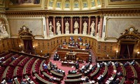 État d'urgence : le Sénat français adopte la prolongation 
