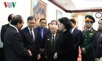 Des dirigeants vietnamiens rendent hommage à l'ancien président de l'AN lao Saman Viyaket