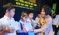 Des bourses « Nguyen Duc Canh » offertes à des élèves démunis de Ho Chi Minh-ville