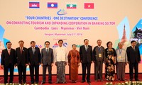 Vu Duc Dam au forum “Quatre pays-une destination” au Myanmar