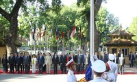 Cérémonie de hissement du drapeau aséanien à Hanoi 