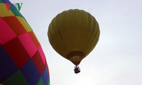 Premier festival international de montgolfières à Moc Chau