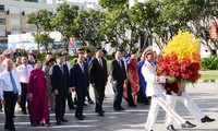 Hommage aux présidents Ho Chi Minh et Ton Duc Thang à Ho Chi Minh-ville