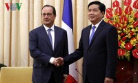 François Hollande reçu par Dinh La Thang