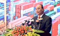 Nguyên Xuân Phuc à la conférence sur la promotion des investissements à Hai Phong