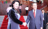 Nguyen Thi Kim Ngân rencontre le président du front d’édification nationale du Laos