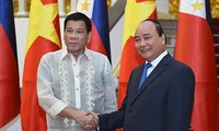 Le président philippin rencontre le PM Nguyen Xuan Phuc 