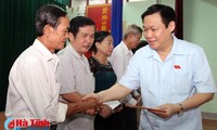 Vuong Dinh Hue rencontre son électorat à Ha Tinh