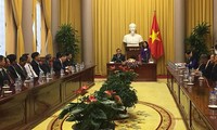 La vice-présidente reçoit des anciens enseignants vietnamiens en Thaïlande