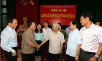 Le SG du PCV rencontre l’électorat de Tây Hô