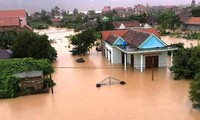 Des milliers de maisons inondées à Ha Tinh et Quang Binh