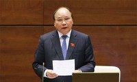 Le Premier ministre Nguyễn Xuân Phúc répond aux questions des députés