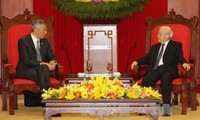 Lee Hsien Loong reçu par les dirigeants vietnamiens