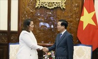 Vo Van Thuong reçoit les ambassadeurs sortants de Nouvelle-Zélande et du Pérou 