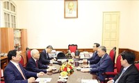 Nguyên Phu Trong préside une réunion avec les principaux dirigeants du pays