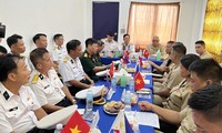 Vietnamese, Philippine navies join 6th exchange on Song Tu Dong Island