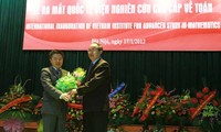 Upacara Unjuk Muka Institut Penelitian Tingkat Tinggi tentang matematika Vietnam