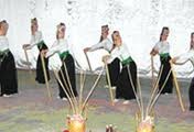 Rakyat etnis minoritas Kho Mu menyambut Hari Raya Tet