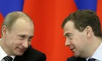 Indeks kewibawaan Presiden Rusia Medvedev dan Perdana Menteri Putin telah meningkat.