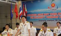 Pertemuan persahabatan antara perwira muda Angkatan Laut negara-negara ASEAN di  kota Nha Trang, Vietnam Tengah.