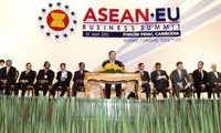 Konfrensi badan usaha ASEAN-Uni Eropa dibuka di Phnompenh, Kamboja.