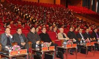 Mencengkam dan menggelarkan Resolusi Sidang Pleno ke-4 KS PK Vietnam