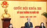 Komite Tetap Majelis Nasional Vietnam membahas proyek restrukturisasi perekonomian.